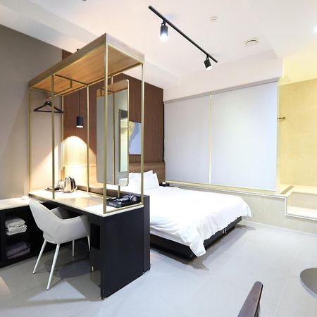 Almond Hotel Busan Station Extérieur photo
