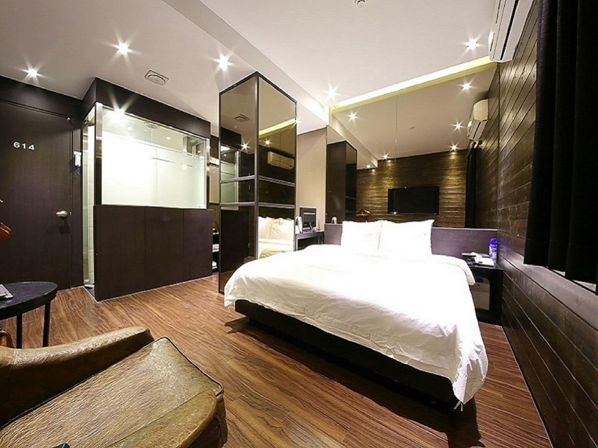 Almond Hotel Busan Station Extérieur photo