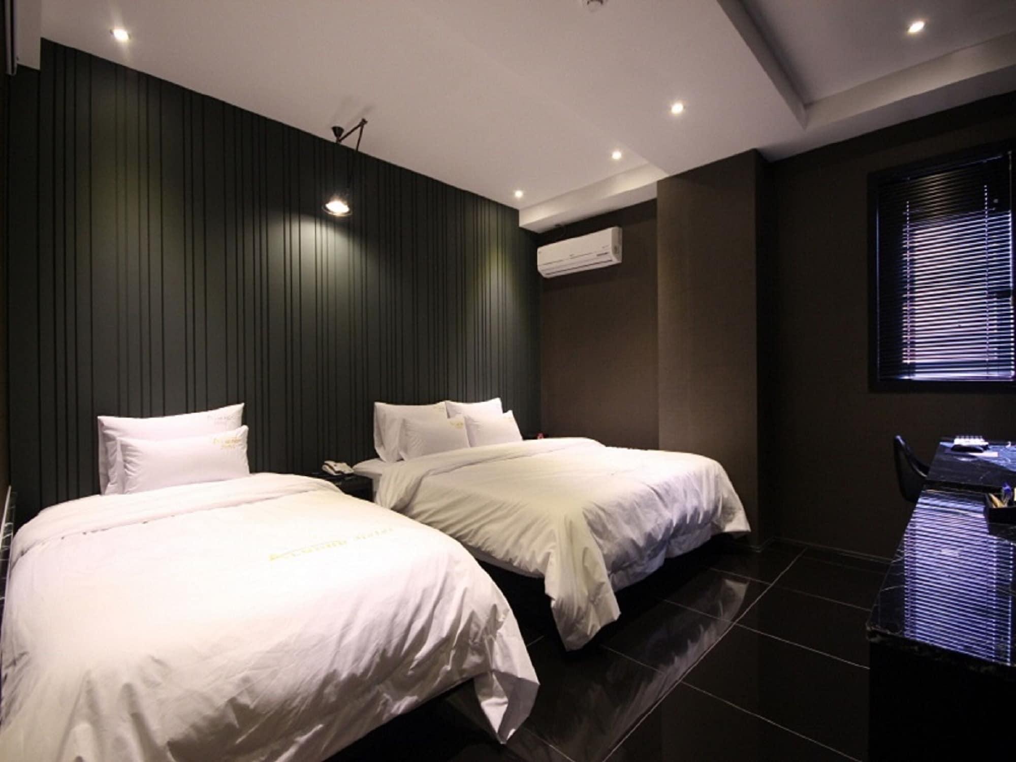 Almond Hotel Busan Station Extérieur photo