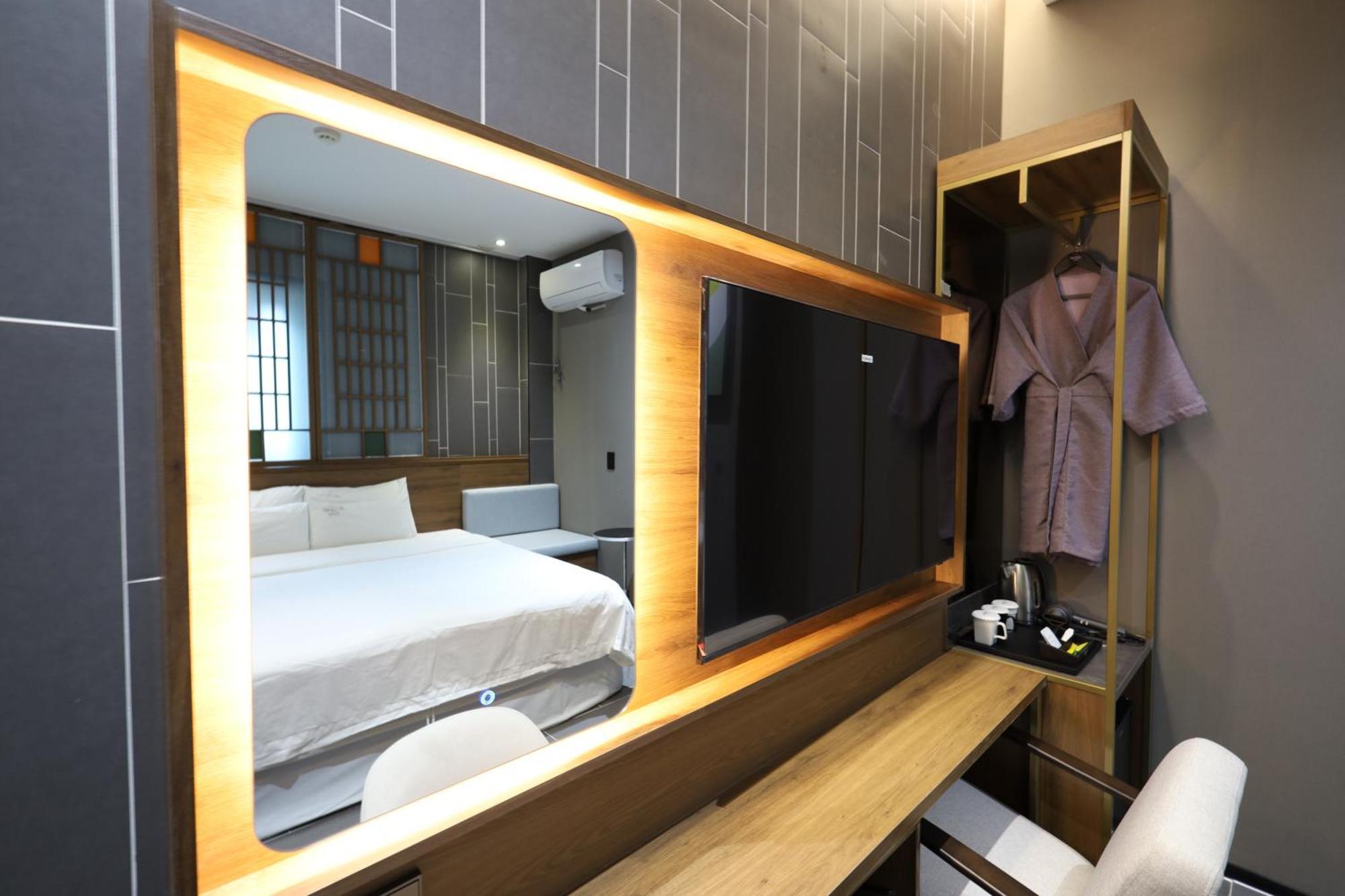 Almond Hotel Busan Station Extérieur photo