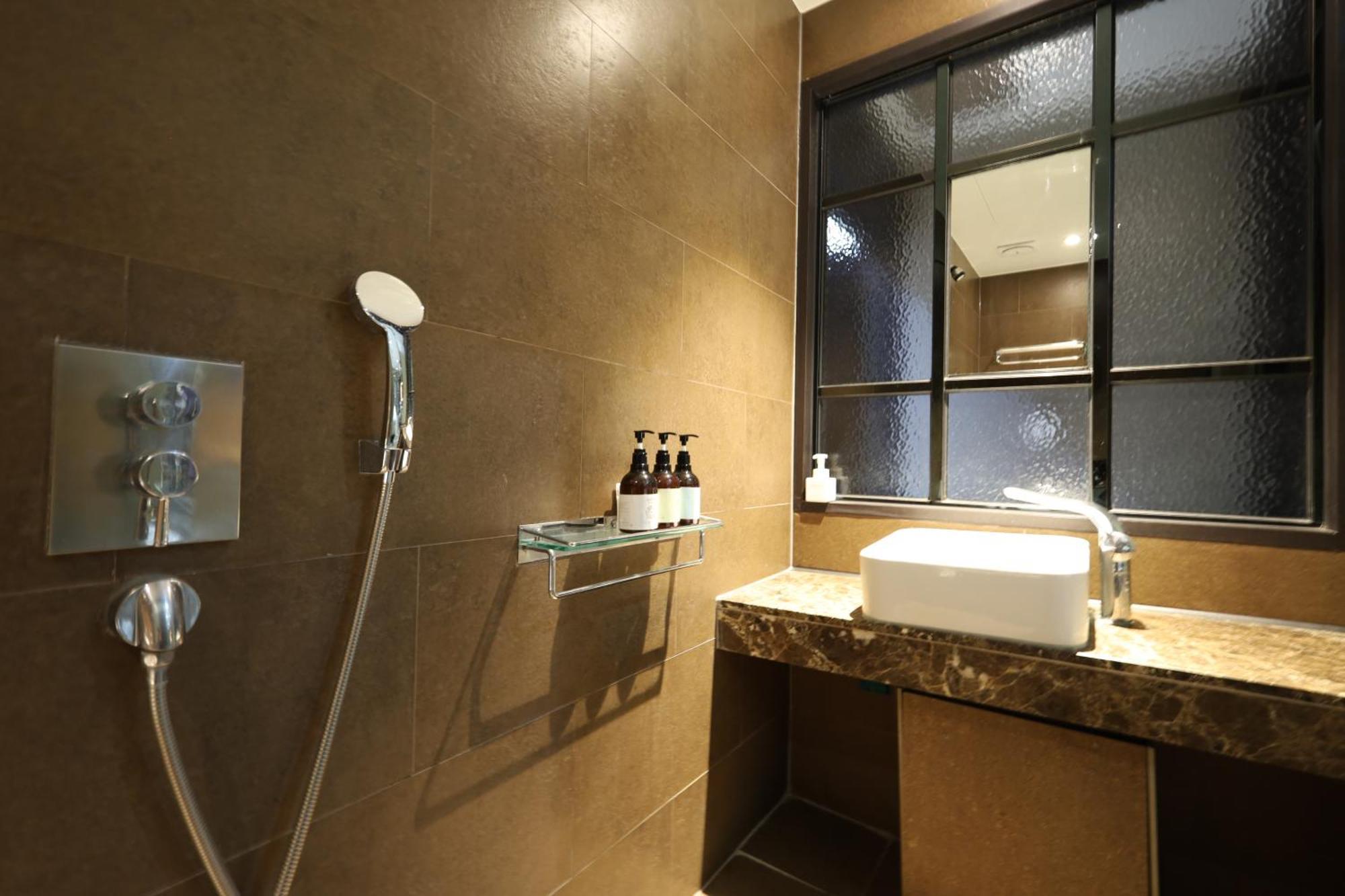 Almond Hotel Busan Station Extérieur photo