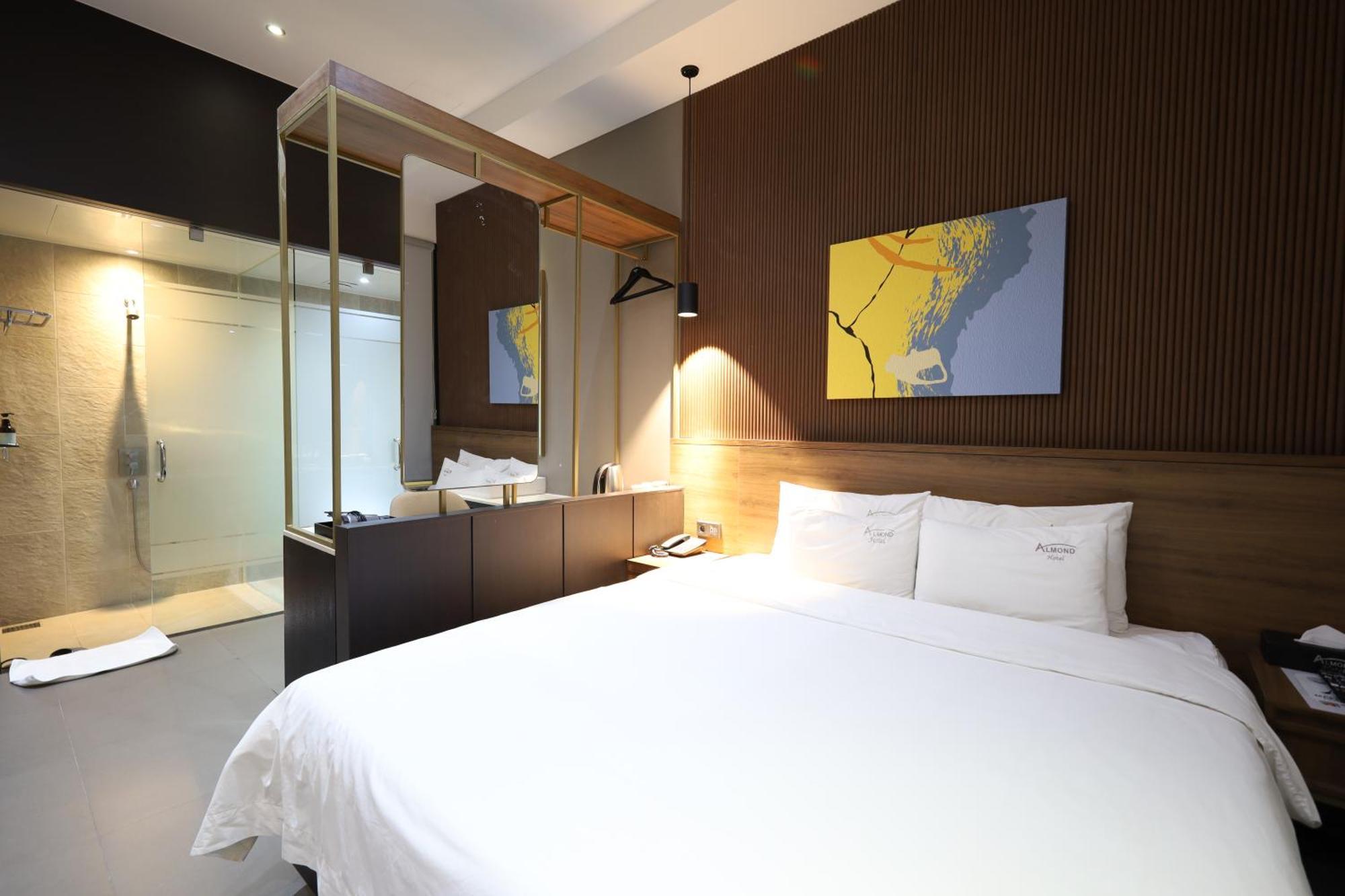 Almond Hotel Busan Station Extérieur photo