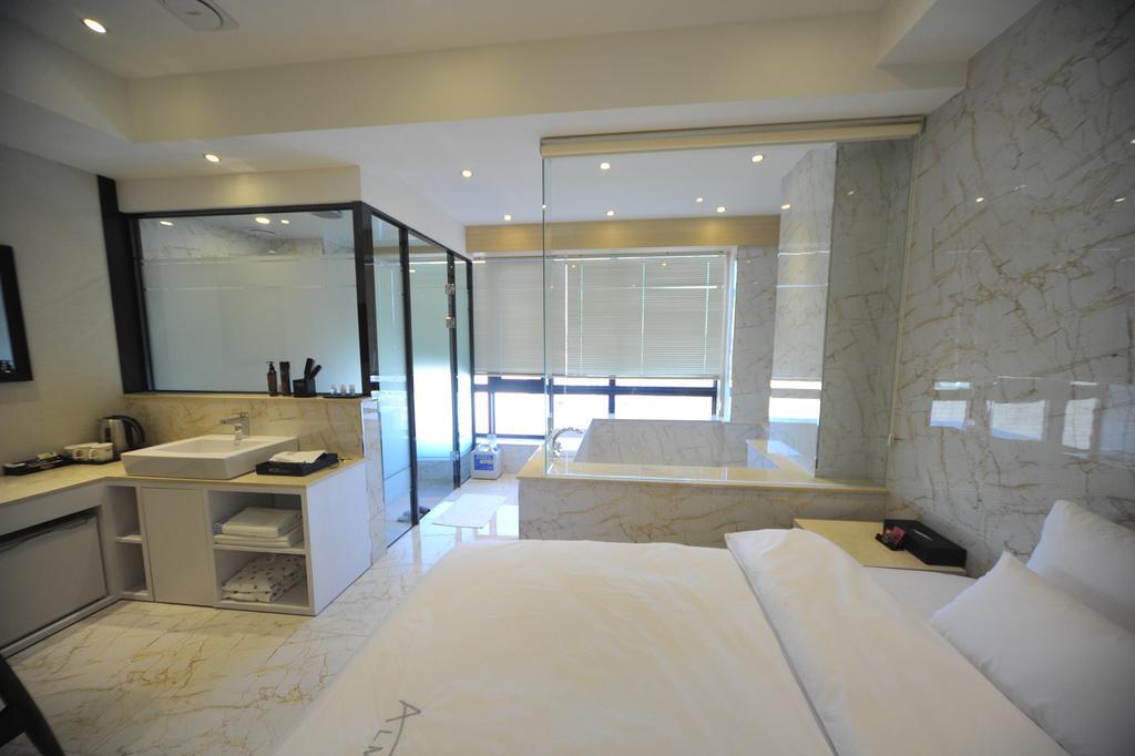 Almond Hotel Busan Station Extérieur photo
